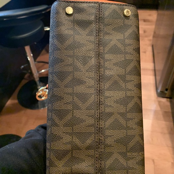 😊😊Authentic MK bag - Picture 4 of 8